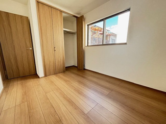 【収納】 | 東区上温品4　限定1棟【P並列2台可】 | 2階　洋室×3　収納付きでお部屋がスッキリ広く使えます。　