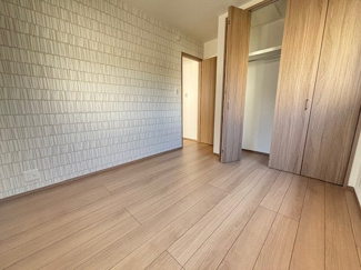 【収納】 | 東区上温品4　限定1棟【P並列2台可】 | 2階　洋室×3　収納付きでお部屋がスッキリ広く使えます。