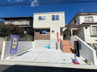 【外観】 | 東区上温品4　限定1棟【P並列2台可】 | ☆バス停まで徒歩7分☆上温品小学校まで徒歩11分☆温品中学校まで徒歩24分☆土地30坪☆前面道路4.2ｍ☆駐車スペース2台分
