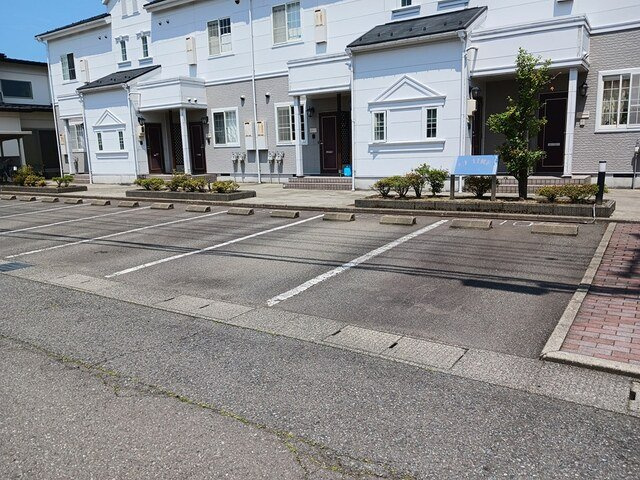 クレールの駐車場