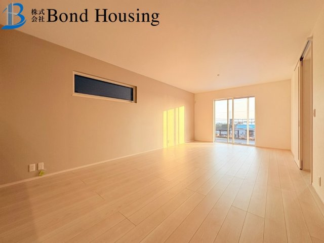 JR朝霧駅徒歩3分の好立地　朝霧南町　全3棟　1号棟の居間・リビング