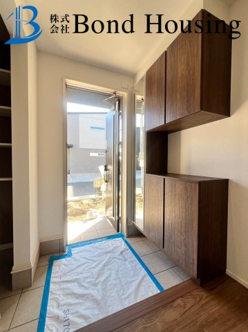 JR朝霧駅徒歩3分の好立地　朝霧南町　全3棟　1号棟の玄関