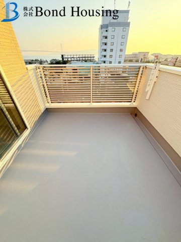 JR朝霧駅徒歩3分の好立地　朝霧南町　全3棟　1号棟のバルコニー