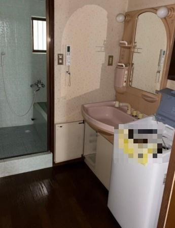 本町　中古一戸建ての独立洗面台|■物件内覧・資金計画相談・住宅ローン相談、リフォーム相談、お問合せ受付中■
※当日・翌日のご内覧、ご相談はお電話でのお問合せがスムーズです！