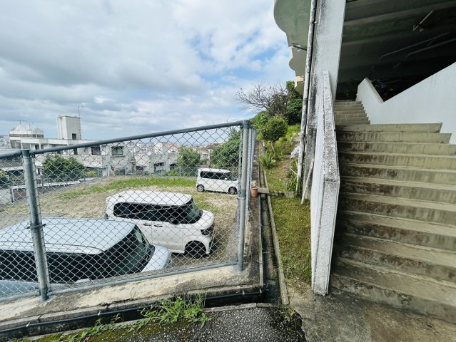 首里末吉町2丁目売土地の周辺|北東側、物件外側から撮影