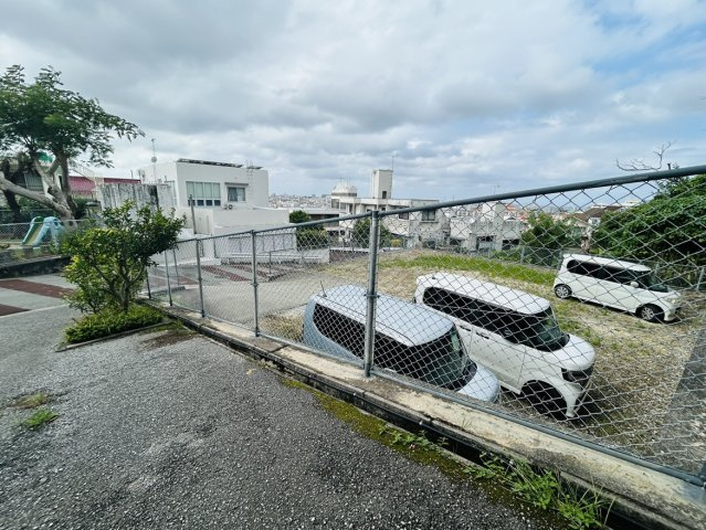 首里末吉町2丁目売土地の周辺|北東側、物件外側から撮影