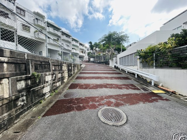 首里末吉町2丁目売土地の前面道路含む現地写真|前面道路です♪