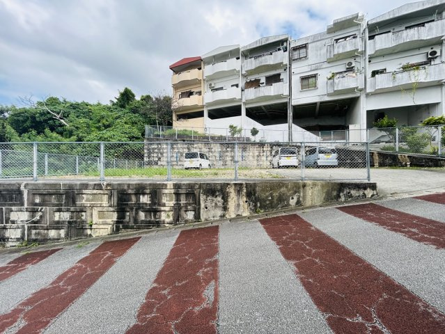 首里末吉町2丁目売土地の前面道路含む現地写真|広々とした住宅を建てられます♪