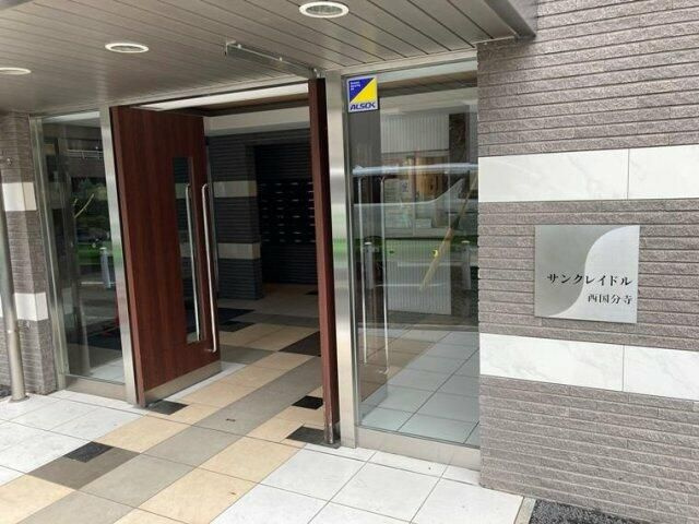 サンクレイドル西国分寺のエントランス
