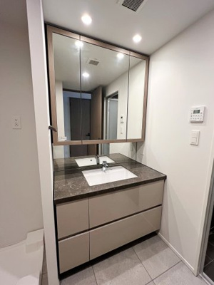 【独立洗面台】 | クリオ鵠沼海岸グランロワ | 独立洗面台で身支度をすべて済ませてしまいましょう