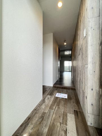 【玄関】 | Wolf Pack Apartment