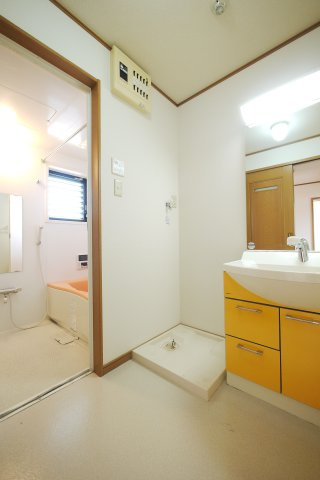 ロンディーネ福富Ⅱの独立洗面台|※写真は別の部屋のものです。