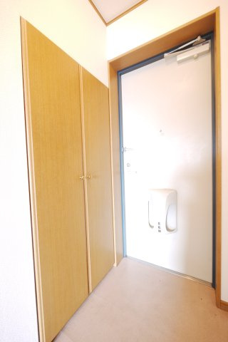 ロンディーネ福富Ⅱの玄関|※写真は別の部屋のものです。