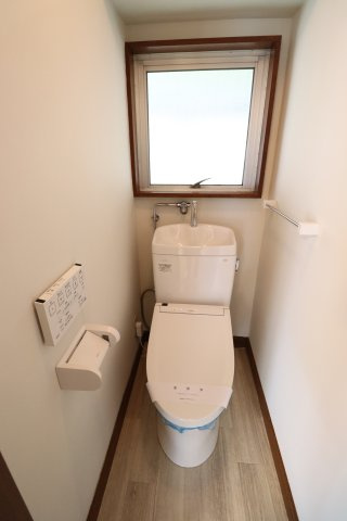 アイケービルのトイレ|落ち着いた色調のトイレです