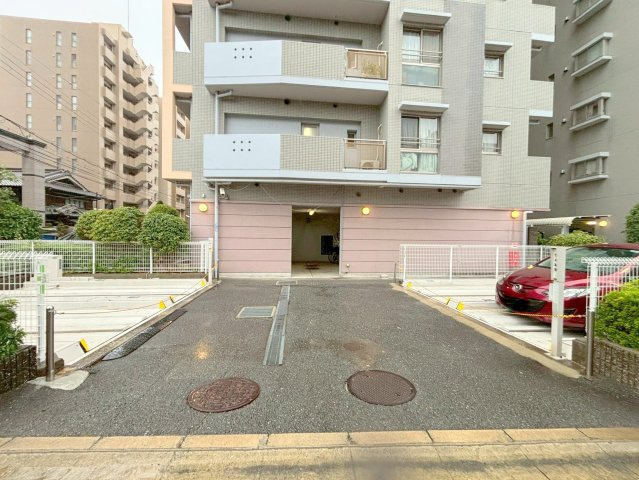 イトーピア江坂アルバフラットの駐車場