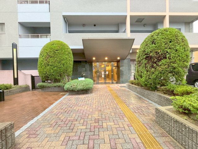 イトーピア江坂アルバフラットのエントランス