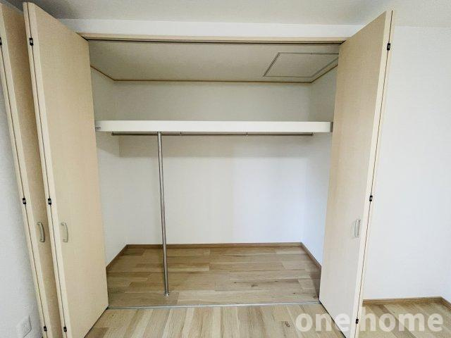 木川西3丁目中古戸建の収納|◆３階約１０帖洋室　収納です！ハンガーパイプ×枕棚付きで横幅もあり、しっかり収納ができます！