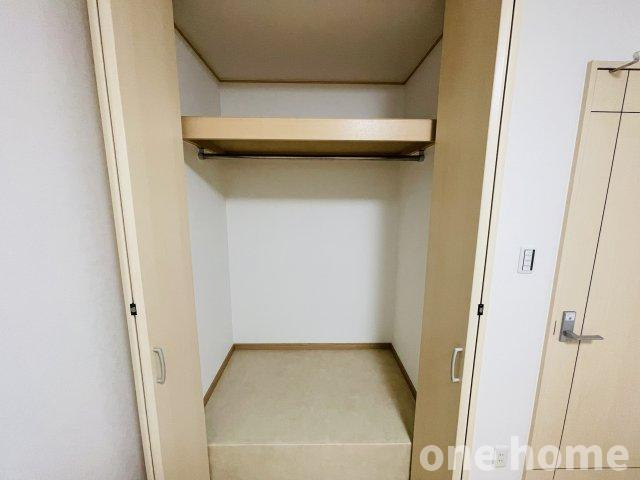 木川西3丁目中古戸建の収納|◆３階約６．０帖洋室　収納です！クローゼットが２つあり、収納家具を最低限に住空間を有効活用できます！