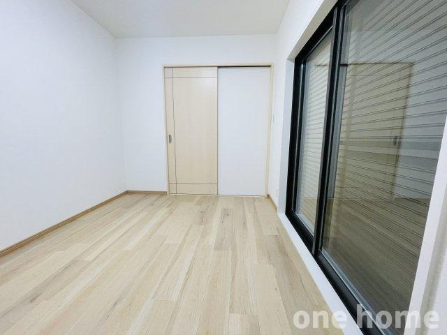 木川西3丁目中古戸建の洋室|◆１階約５．０帖洋室　別角度です！１階お部屋にはシャッター完備！