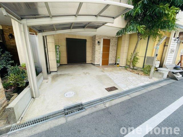 木川西3丁目中古戸建の駐車場|◆間口が広く、車の出し入れもスムーズです！