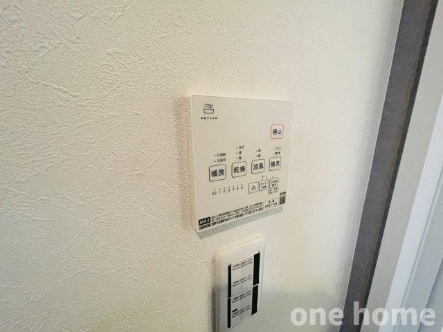 木川西3丁目中古戸建の設備|◆浴室暖房乾燥機が完備されており、ヒートショックも安心！年間を通して快適なバスタイムをお楽しみいただけます♪