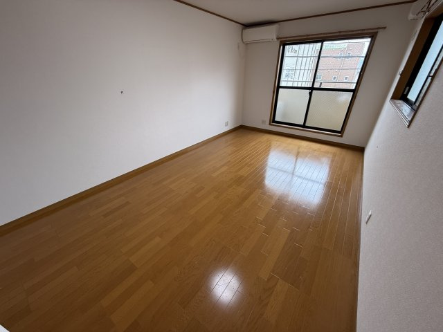 上野坂グランハイツAの居間・リビング