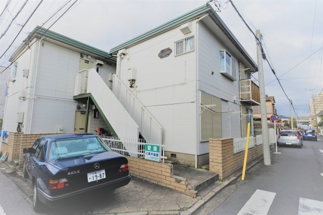ロイヤルハイツ斉藤の外観|積水ハウス施工物件です　JR稲毛駅から徒歩4分の立地です