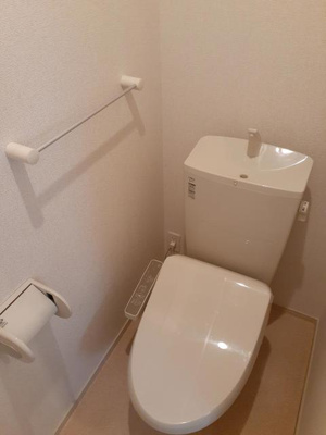 【トイレ】 | フリージア本郷台 | 風呂トイレ別♪温水洗浄便座付き