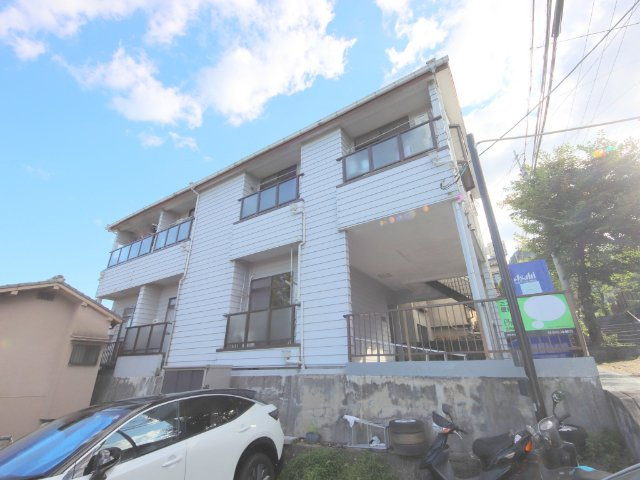 パインハイツ生駒の外観