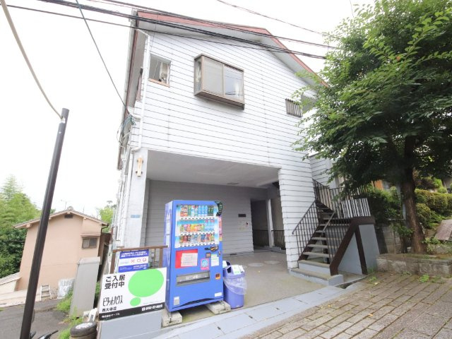 パインハイツ生駒のエントランス