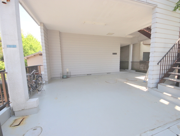 パインハイツ生駒のエントランス