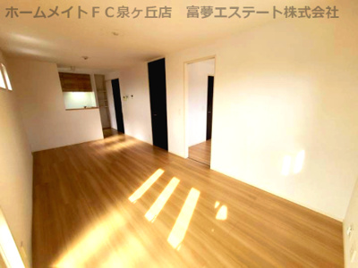 【居間・リビング】 | ディーモンテ深井沢町 | ※イメージ　反転タイプのお部屋の写真