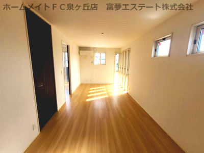 【居間・リビング】 | ディーモンテ深井沢町 | ※イメージ　反転タイプのお部屋の写真