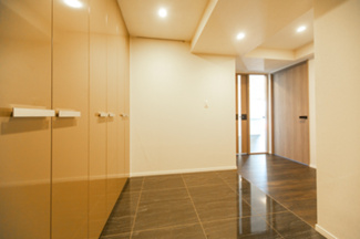 【玄関】 | パークアクシスプレミア表参道 | ※写真は同タイプ住戸です。