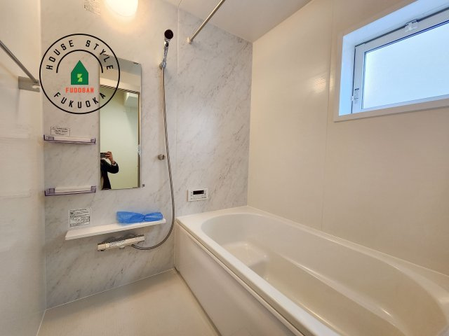 福岡市東区高美台1丁目第1-2棟（1号棟）の内観：施工例|1日の疲れを癒してくれる広々バスルーム。雨の日のお洗濯にも大活躍な浴室乾燥機付です！