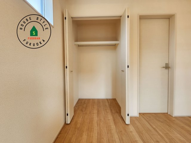 福岡市東区高美台1丁目第1-2棟（1号棟）の内観：施工例|洋服や大きな荷物が多い方や人数の多いご家族などは、一般的なクローゼットよりもウォークインクローゼットのほうが使い勝手が良いです。