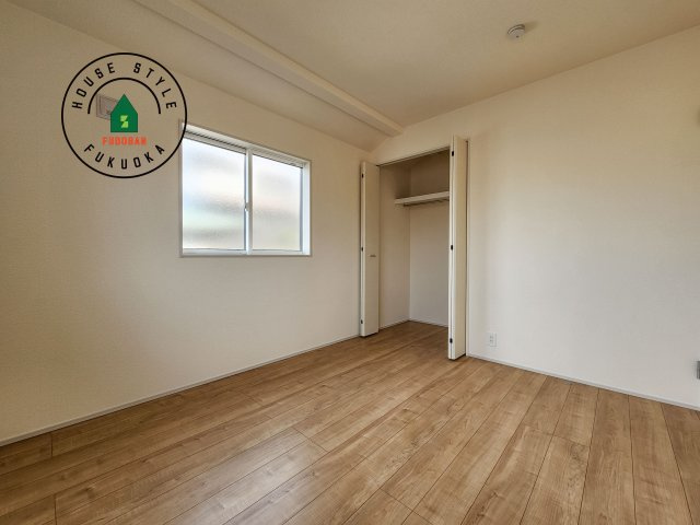 福岡市東区高美台1丁目第1-2棟（1号棟）の内観：施工例|穏やかな光が差し込む室内には、穏やかな時間が流れます。