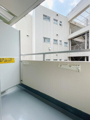 【バルコニー】 | スカイコート白楽第２ | ※別部屋参考写真