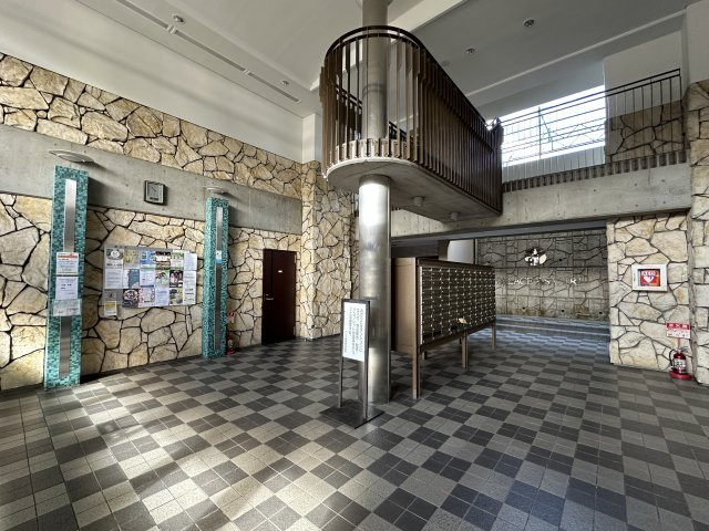 パレス朝霧のエントランス