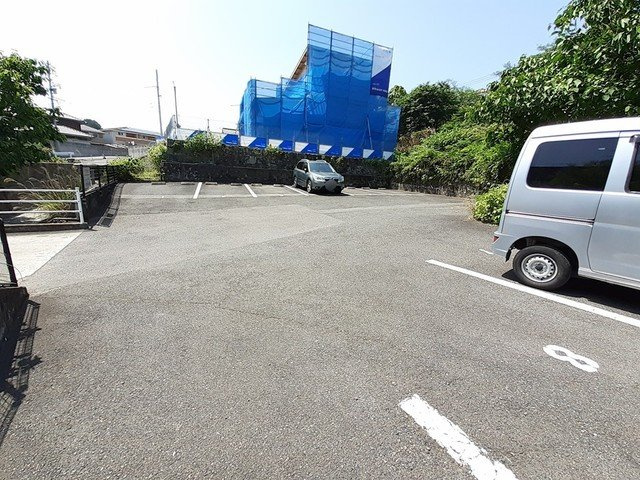 ブルックサイドエレガンスの駐車場