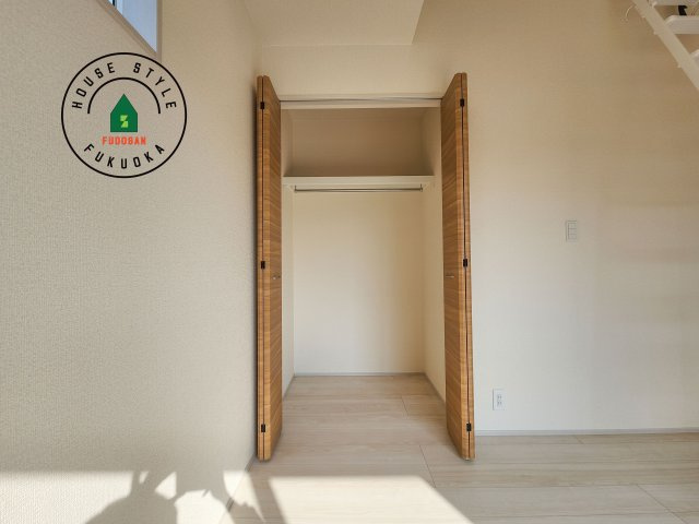 福岡市東区高美台1丁目第1-2棟（2号棟）の内観：施工例|洋服や大きな荷物が多い方や人数の多いご家族などは、一般的なクローゼットよりもウォークインクローゼットのほうが使い勝手が良いです。