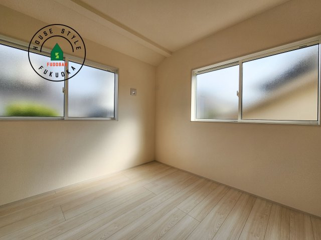 福岡市東区高美台1丁目第1-2棟（2号棟）の内観：施工例|穏やかな光が差し込む室内には、穏やかな時間が流れます。