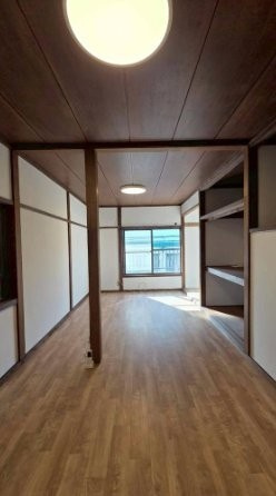 宮野町　中古一戸建ての寝室|洋室10.5帖
■物件内覧・資金計画相談・住宅ローン相談、リフォーム相談、お問合せ受付中■
※当日・翌日のご内覧、ご相談はお電話でのお問合せがスムーズです！