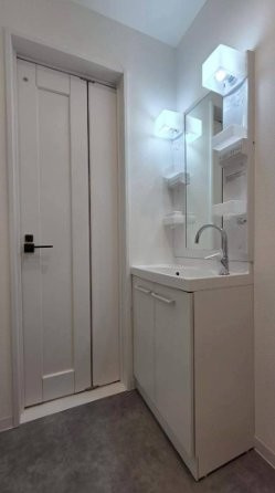 宮野町　中古一戸建ての独立洗面台|シャワー付き洗面化粧台
■物件内覧・資金計画相談・住宅ローン相談、リフォーム相談、お問合せ受付中■
※当日・翌日のご内覧、ご相談はお電話でのお問合せがスムーズです！