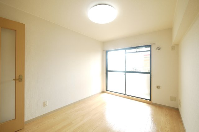 ロンディーネ福富Ⅰの洋室|※写真は別の部屋のものです。