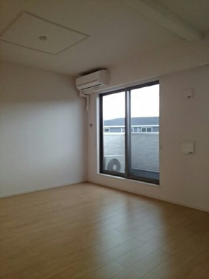 【居間・リビング】 | グレースガーデン南鳥生Ⅱ | ゆったりとしたリビングです