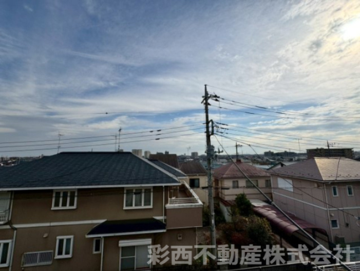 入間市下藤沢フルリノベーション戸建ての前面道路含む現地写真