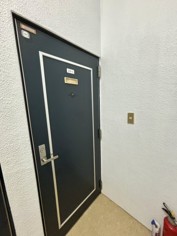 松林堂SK第6マンションの玄関