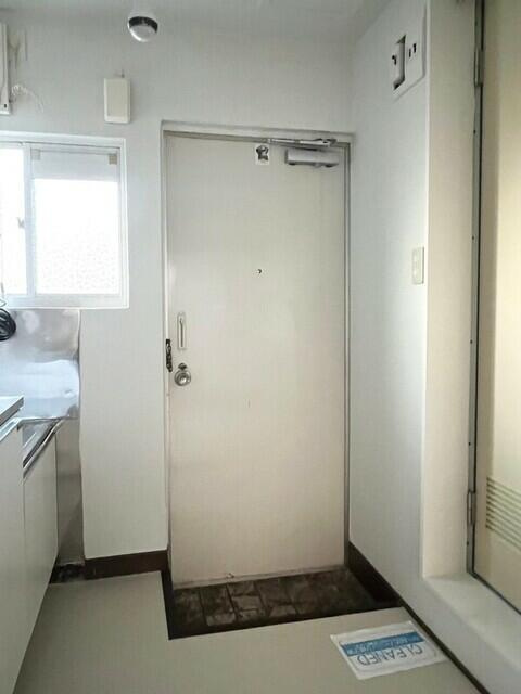 海野ハイツの玄関