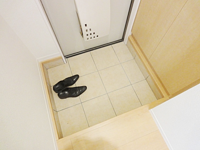 千種ハイツBの玄関